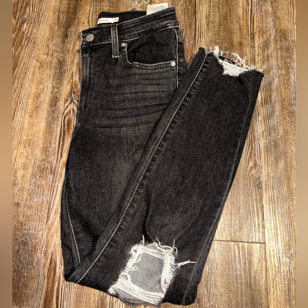 LEVIS’s 720 Super Skinny High Rise Jeans